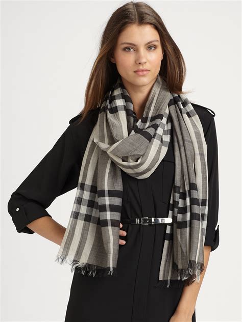 Burberry scarves women's